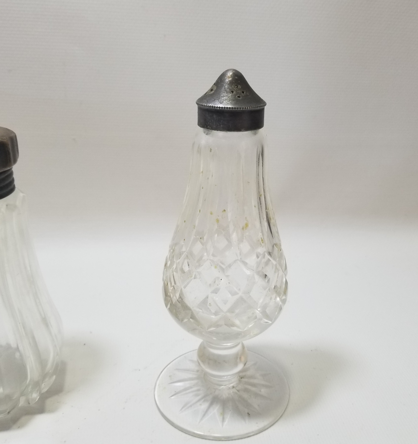 İKİ ADET ANTİKA BÜYÜK BOY TUZLUK BİBERLİK