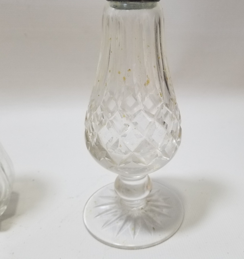 İKİ ADET ANTİKA BÜYÜK BOY TUZLUK BİBERLİK