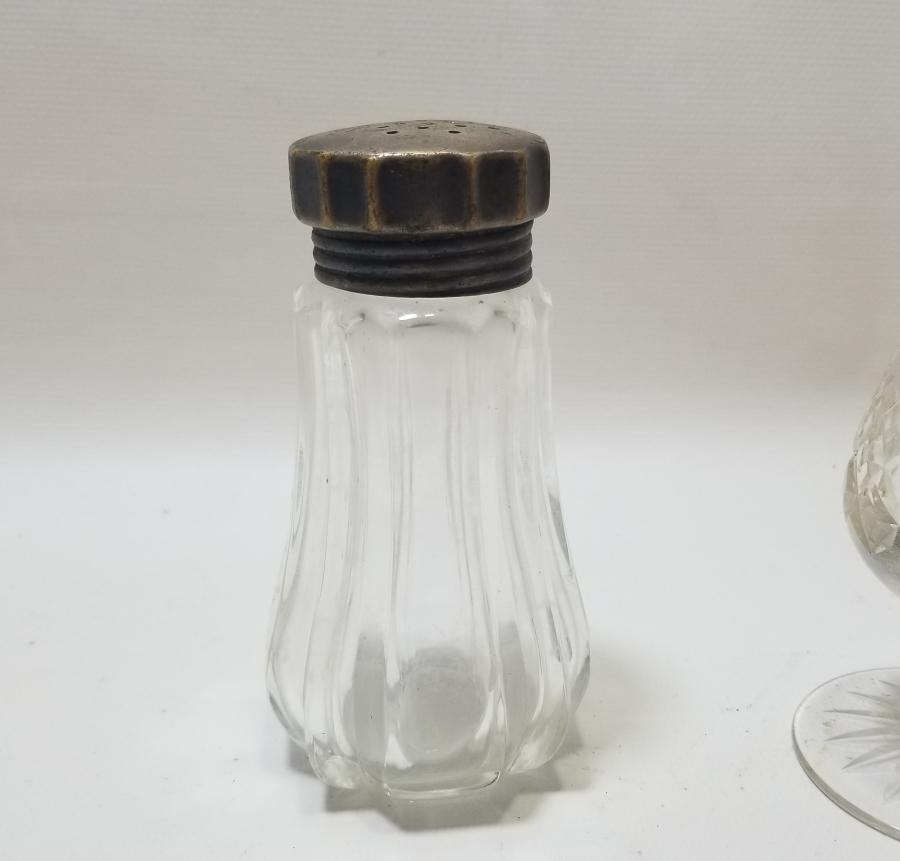 İKİ ADET ANTİKA BÜYÜK BOY TUZLUK BİBERLİK