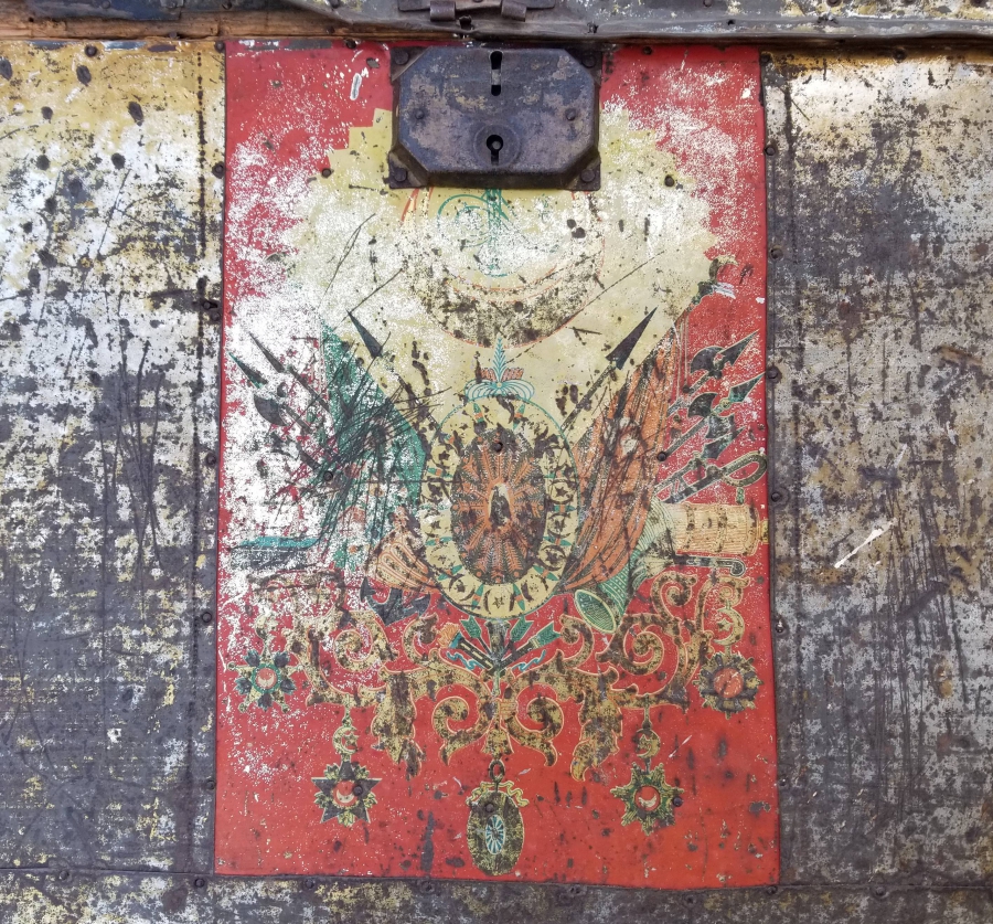 ÜZERİNDE OSMANLI DEVLET ARMASI BULUNAN OSMANLI DÖNEMİ NADİR ÇEYİZ SANDIĞI