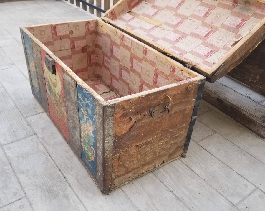 ÜZERİNDE OSMANLI DEVLET ARMASI BULUNAN OSMANLI DÖNEMİ NADİR ÇEYİZ SANDIĞI