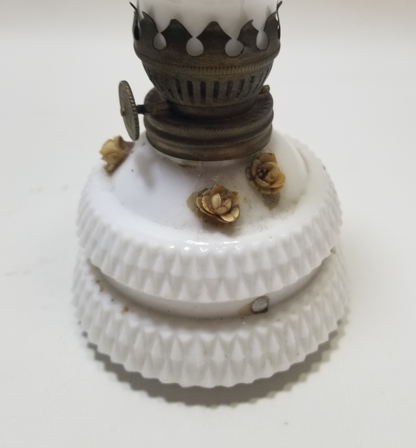 OSMANLI DÖNEMİ NADİR ORİJİNAL BACASIYLA TAŞ OPALİN GAZ LAMBASI