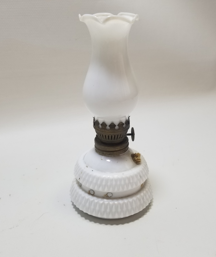 OSMANLI DÖNEMİ NADİR ORİJİNAL BACASIYLA TAŞ OPALİN GAZ LAMBASI