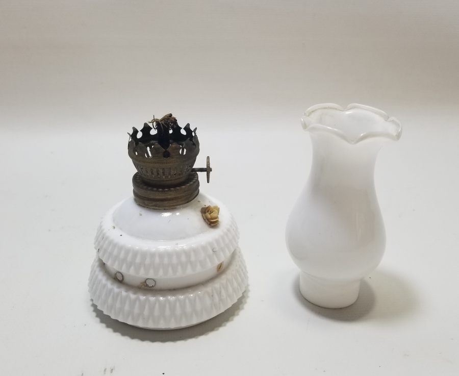 OSMANLI DÖNEMİ NADİR ORİJİNAL BACASIYLA TAŞ OPALİN GAZ LAMBASI