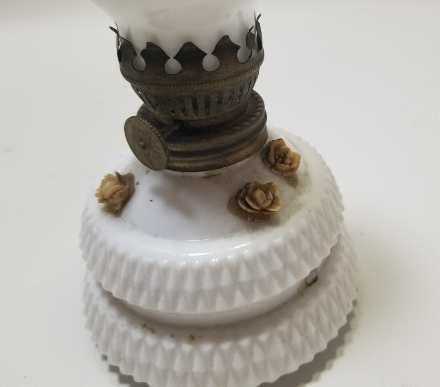 OSMANLI DÖNEMİ NADİR ORİJİNAL BACASIYLA TAŞ OPALİN GAZ LAMBASI