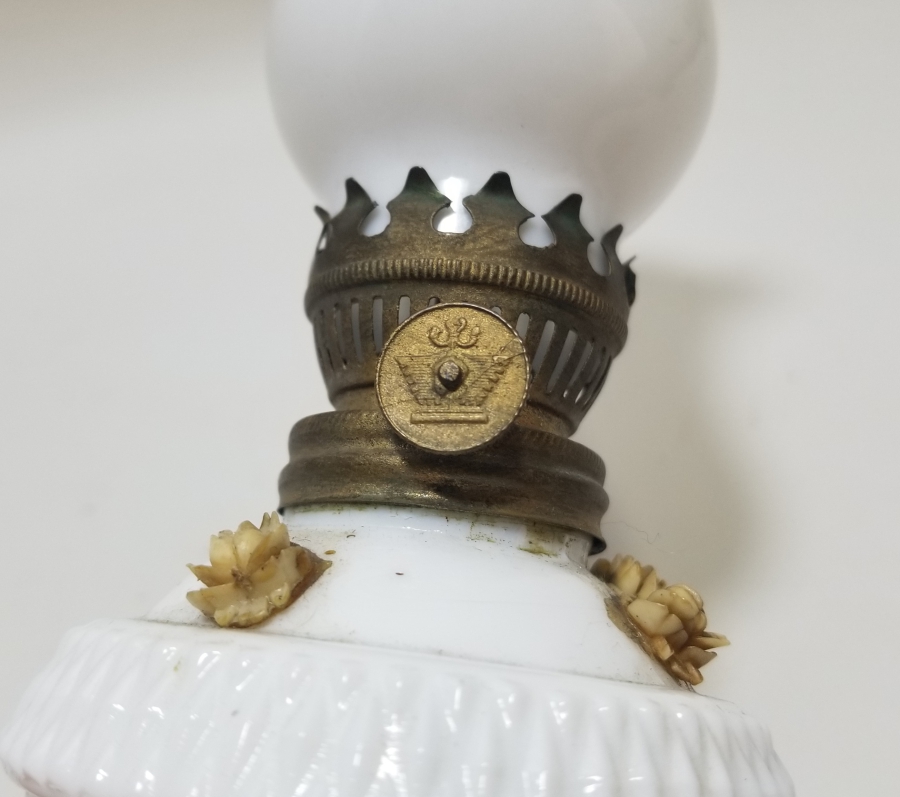 OSMANLI DÖNEMİ NADİR ORİJİNAL BACASIYLA TAŞ OPALİN GAZ LAMBASI