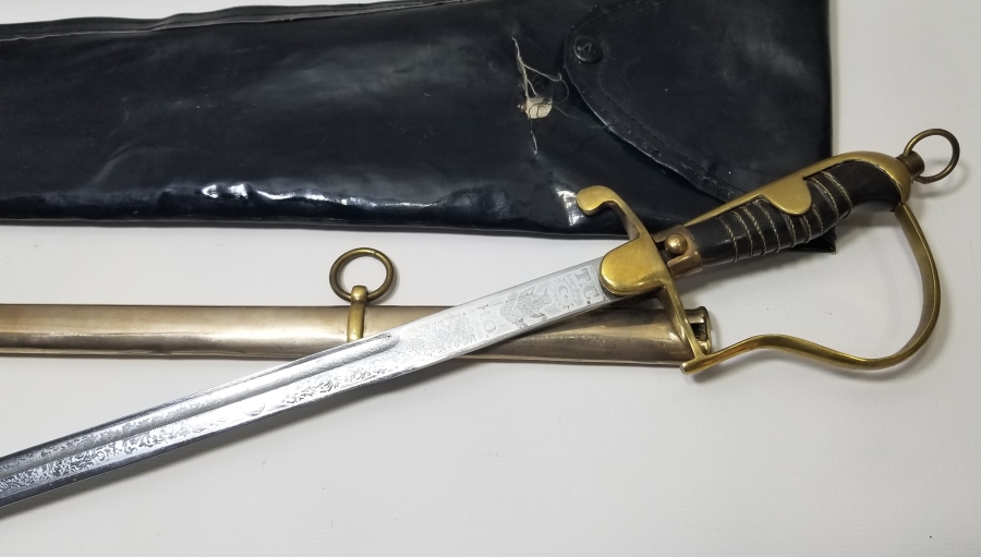 ORİJİNAL ÇANTASINDA BOYNUZ SAPLI ANTİKA SUBAY KILICI