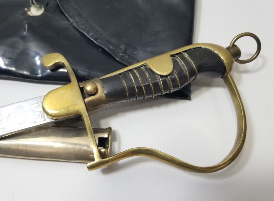 ORİJİNAL ÇANTASINDA BOYNUZ SAPLI ANTİKA SUBAY KILICI