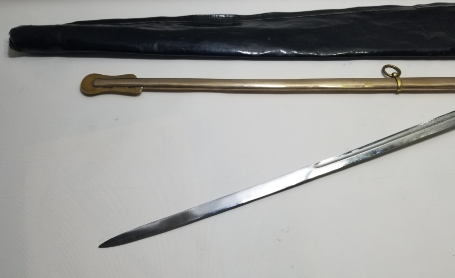 ORİJİNAL ÇANTASINDA BOYNUZ SAPLI ANTİKA SUBAY KILICI