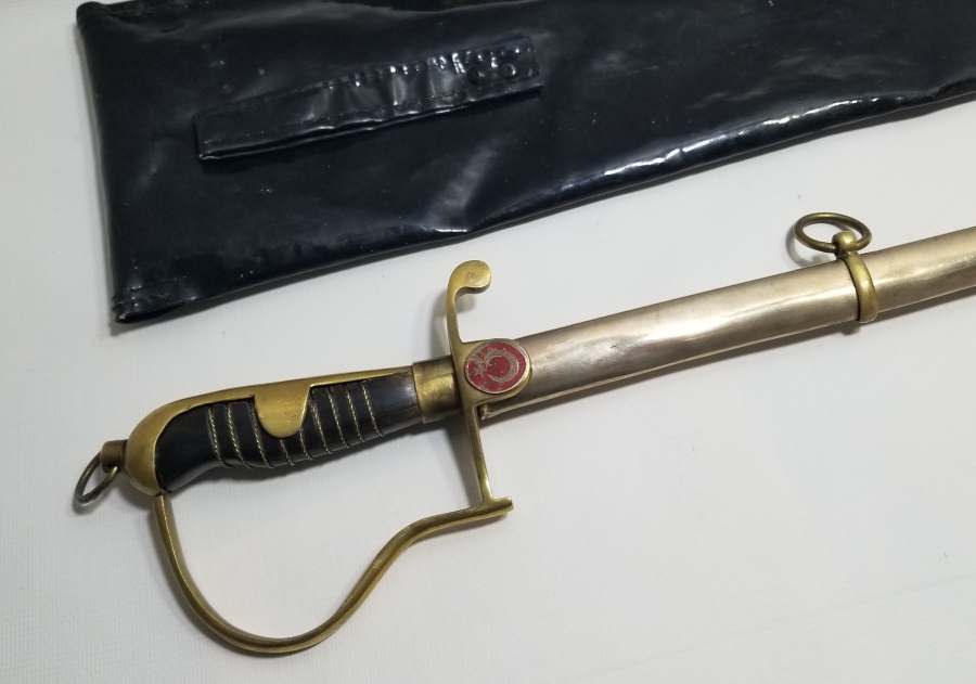 ORİJİNAL ÇANTASINDA BOYNUZ SAPLI ANTİKA SUBAY KILICI