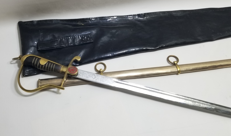 ORİJİNAL ÇANTASINDA BOYNUZ SAPLI ANTİKA SUBAY KILICI