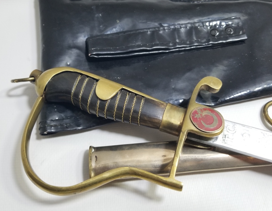 ORİJİNAL ÇANTASINDA BOYNUZ SAPLI ANTİKA SUBAY KILICI