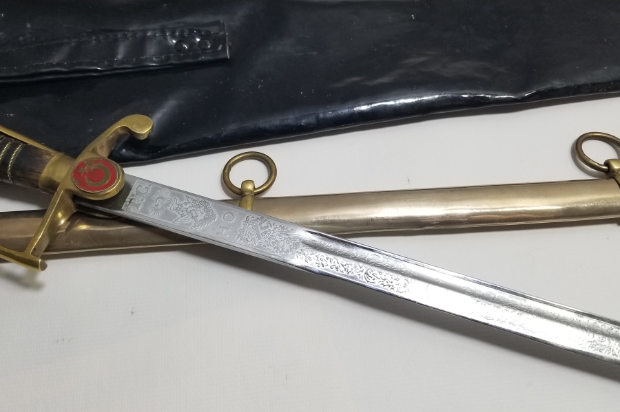 ORİJİNAL ÇANTASINDA BOYNUZ SAPLI ANTİKA SUBAY KILICI