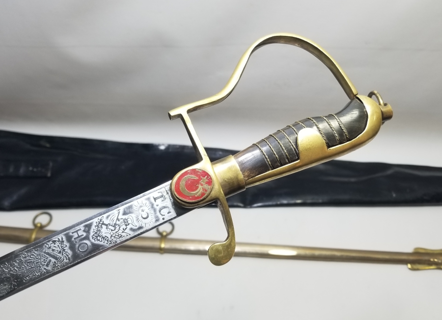 ORİJİNAL ÇANTASINDA BOYNUZ SAPLI ANTİKA SUBAY KILICI
