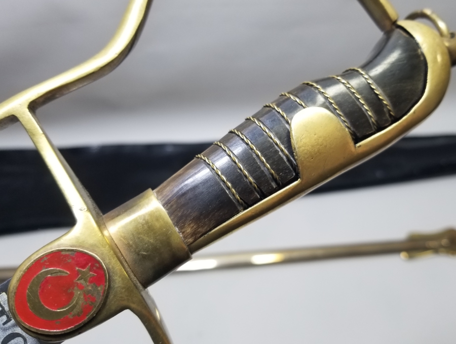 ORİJİNAL ÇANTASINDA BOYNUZ SAPLI ANTİKA SUBAY KILICI