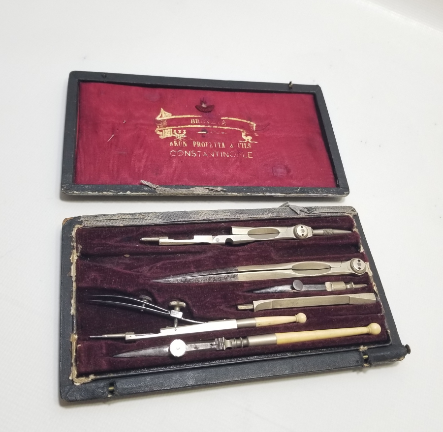 ORİJİNAL KUTUSUNDA ARON PROFETTA & FILS CONSTANTINOPLE YAZILI OSMANLI DÖNEMİ KEMİK SAPLI MÜHENDİS TAKIMI