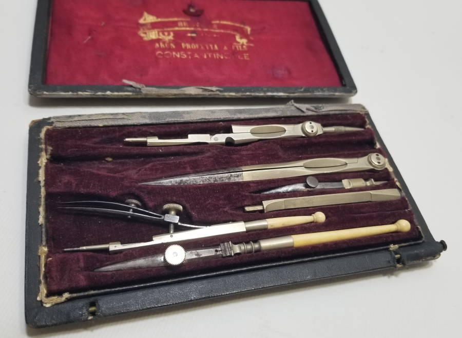 ORİJİNAL KUTUSUNDA ARON PROFETTA & FILS CONSTANTINOPLE YAZILI OSMANLI DÖNEMİ KEMİK SAPLI MÜHENDİS TAKIMI