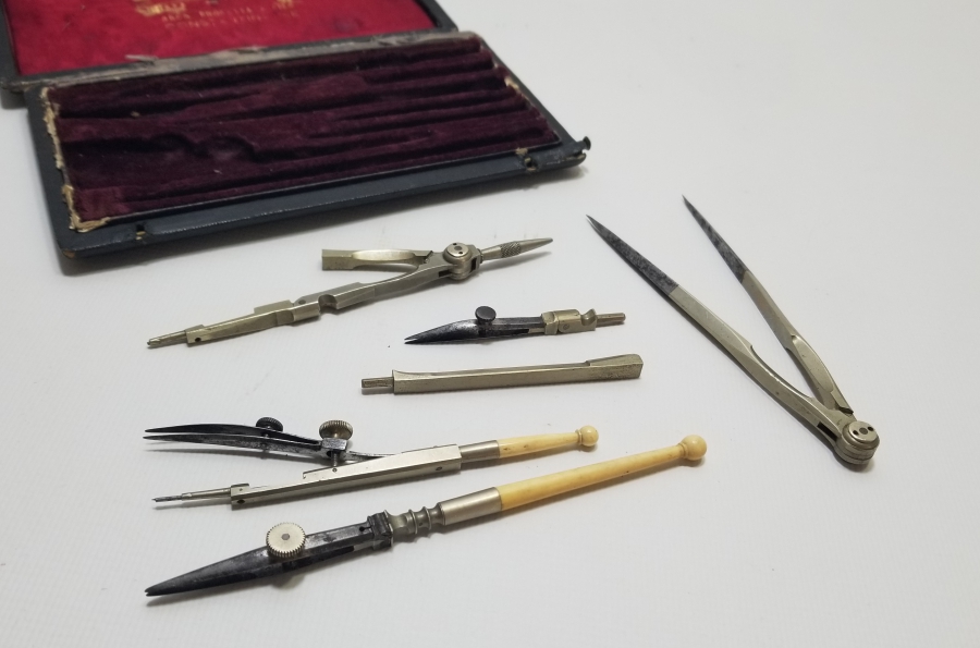 ORİJİNAL KUTUSUNDA ARON PROFETTA & FILS CONSTANTINOPLE YAZILI OSMANLI DÖNEMİ KEMİK SAPLI MÜHENDİS TAKIMI