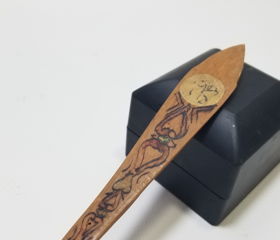 OSMANLI DÖNEMİ EL BOYAMA NADİR FORMDA ÜZERİ AYETLİ TAHTA KAŞIK