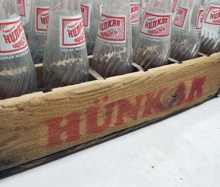 ANTİKA KASASINDA HÜNKAR GAZOZ ŞİŞELERİ LOTU