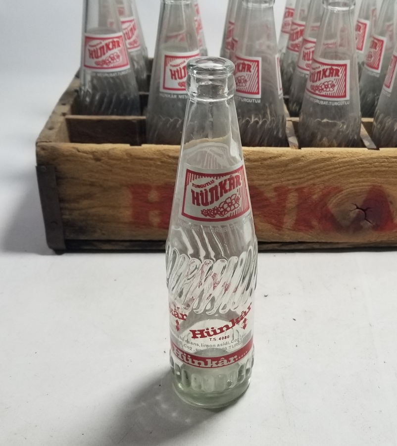 ANTİKA KASASINDA HÜNKAR GAZOZ ŞİŞELERİ LOTU