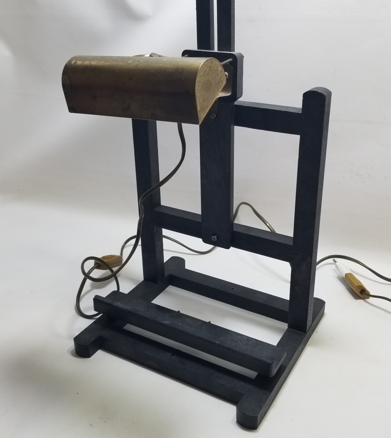 NADİR FORMDA AHŞAP AYAKLI ANTİKA TABLO STANDI