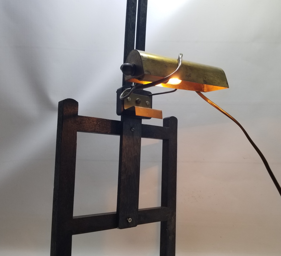 NADİR FORMDA AHŞAP AYAKLI ANTİKA TABLO STANDI