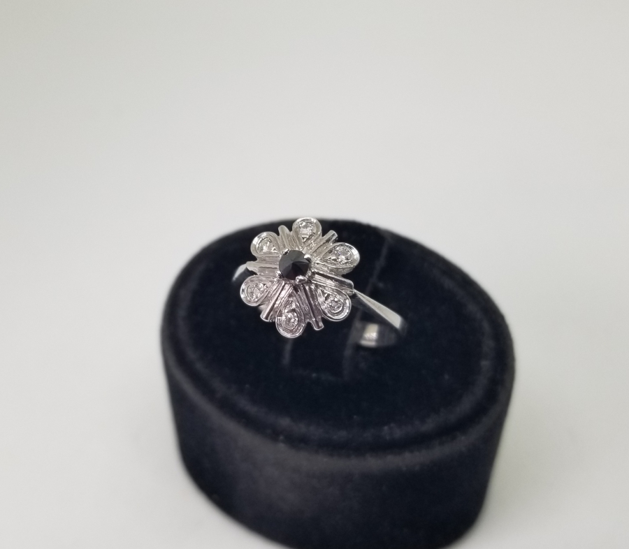 GRANAT VE PIRLANTA TAŞLI PAPATYA MODEL YÜZÜK