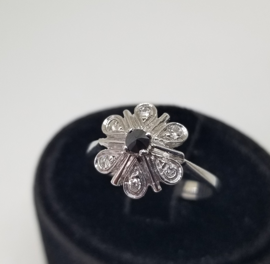 GRANAT VE PIRLANTA TAŞLI PAPATYA MODEL YÜZÜK