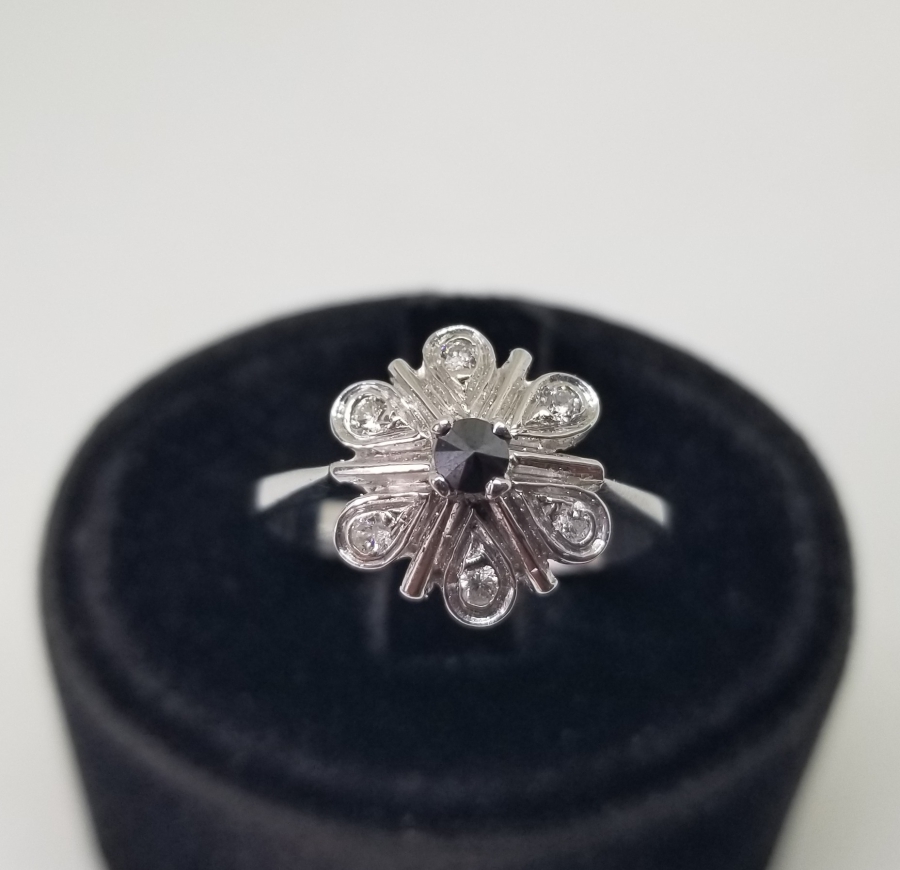 GRANAT VE PIRLANTA TAŞLI PAPATYA MODEL YÜZÜK