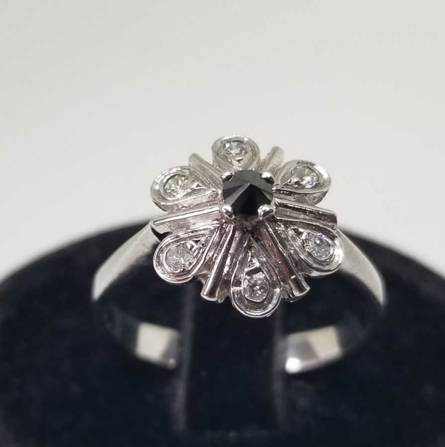 GRANAT VE PIRLANTA TAŞLI PAPATYA MODEL YÜZÜK