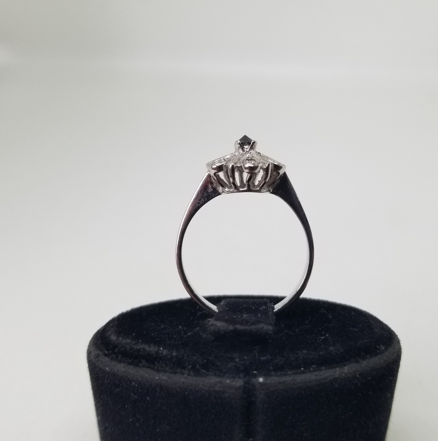 GRANAT VE PIRLANTA TAŞLI PAPATYA MODEL YÜZÜK