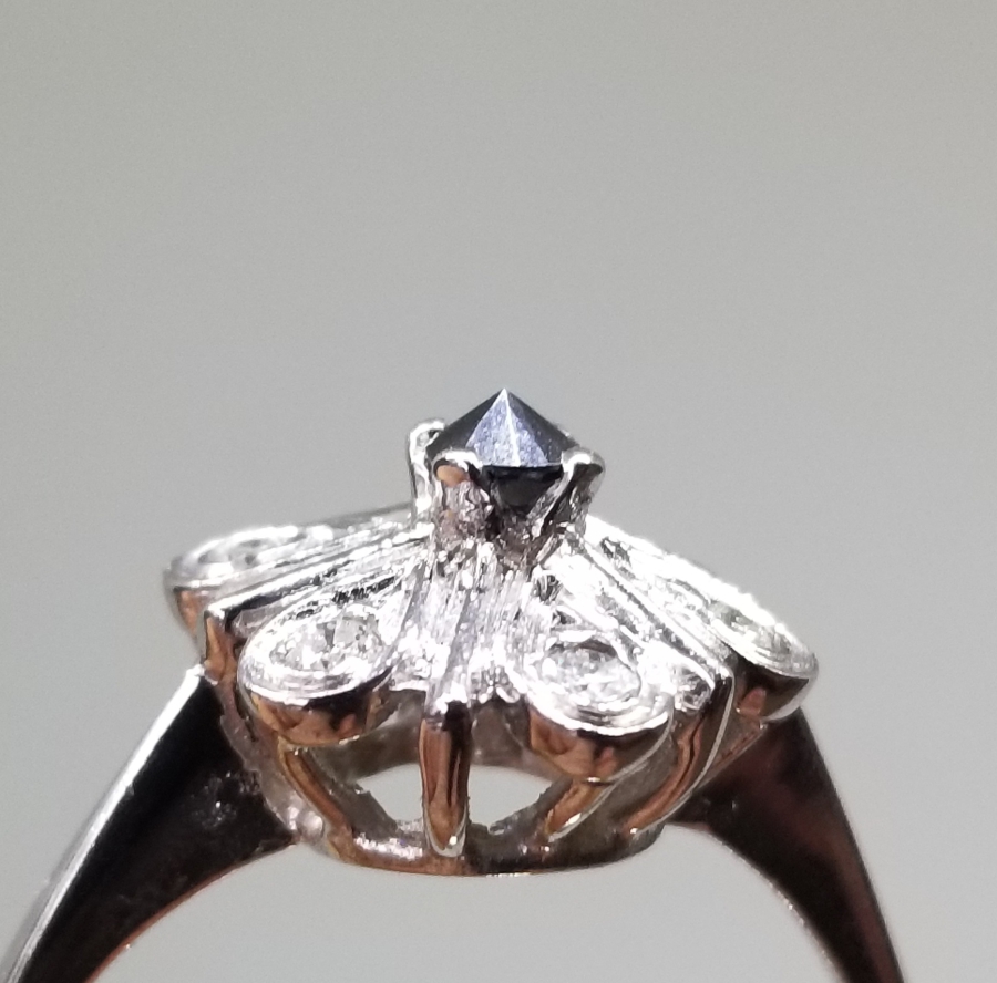 GRANAT VE PIRLANTA TAŞLI PAPATYA MODEL YÜZÜK