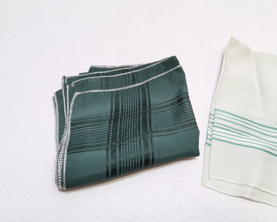 İKİ ADET ANTİKA İPEK BAYRAM MENDİLİ