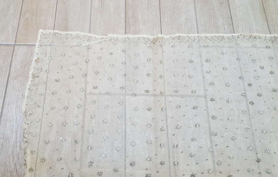 ANTİKA GÜMÜŞ TELKIRMA İŞÇİLİKLİ BÜYÜK BOY GELİN ÖRTÜSÜ