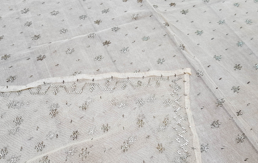 ANTİKA GÜMÜŞ TELKIRMA İŞÇİLİKLİ BÜYÜK BOY GELİN ÖRTÜSÜ