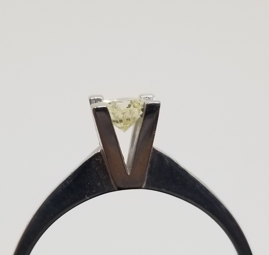 TEK TAŞ PIRLANTA YÜZÜK