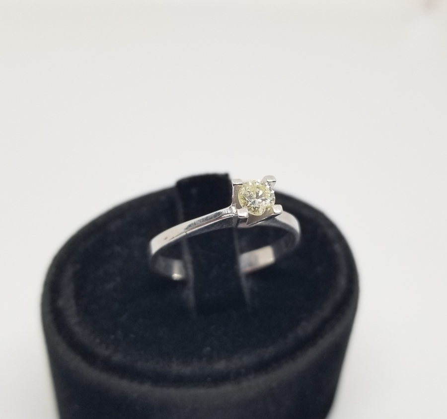 TEK TAŞ PIRLANTA YÜZÜK