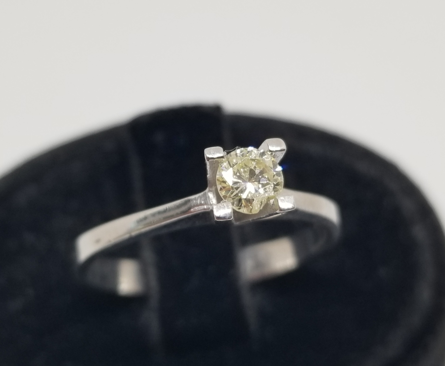 TEK TAŞ PIRLANTA YÜZÜK