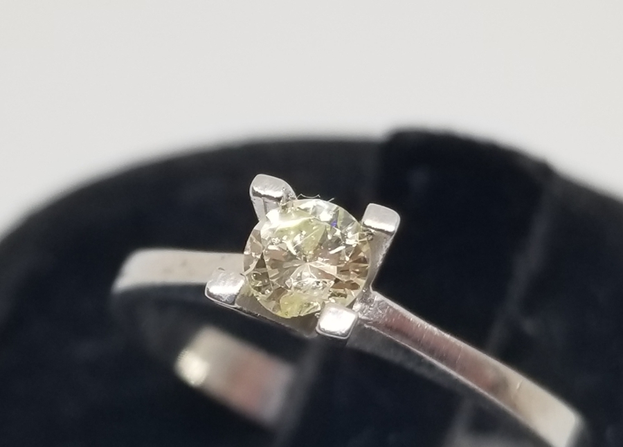 TEK TAŞ PIRLANTA YÜZÜK