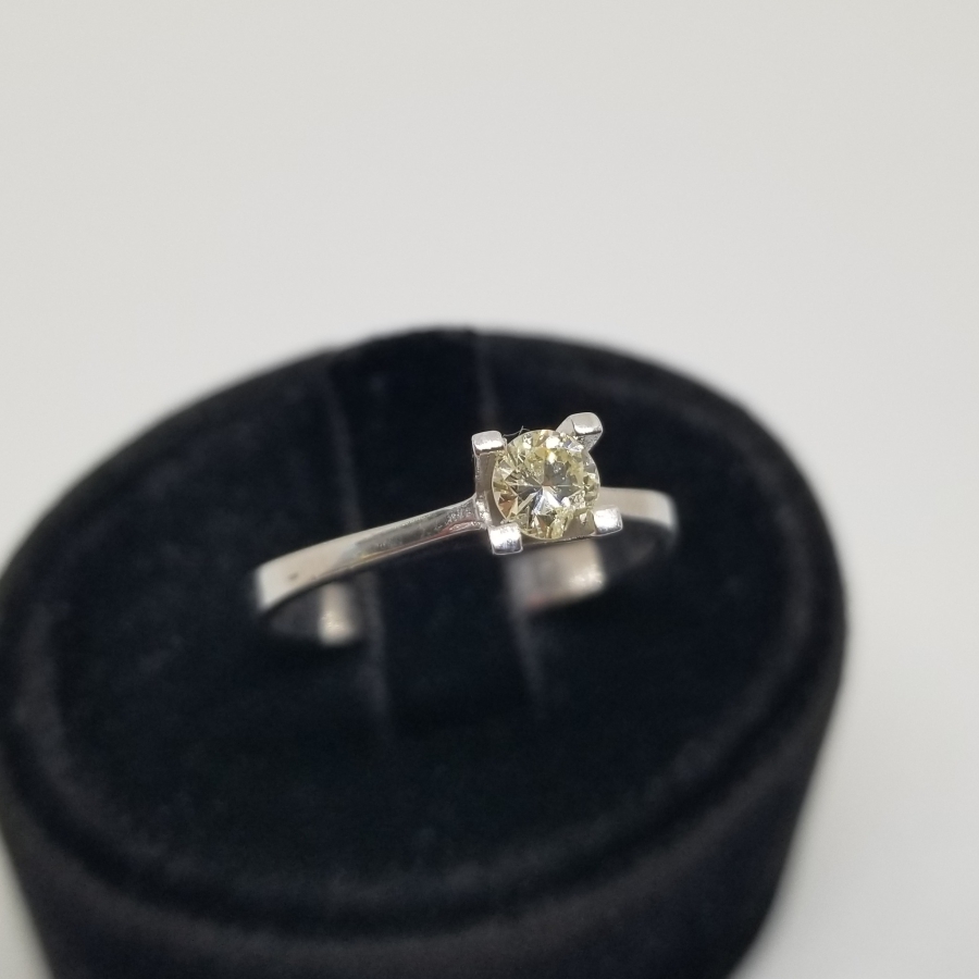 TEK TAŞ PIRLANTA YÜZÜK