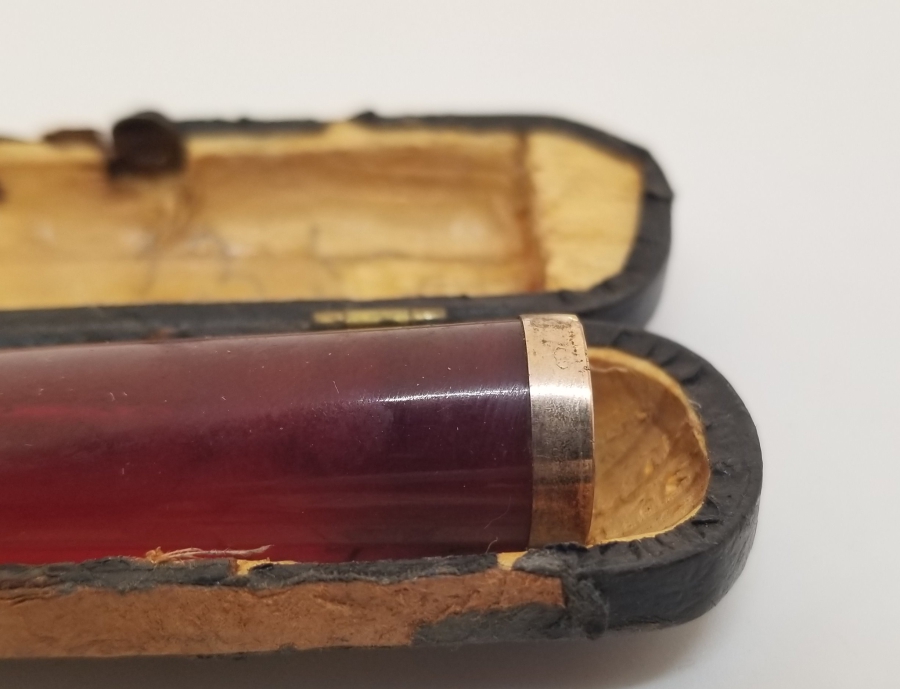 ORİJİNAL KUTUSUNDA İÇİ HARELİ OSMANLI DÖNEMİ SIKMA KEHRİBAR SİGARA AĞIZLIĞI