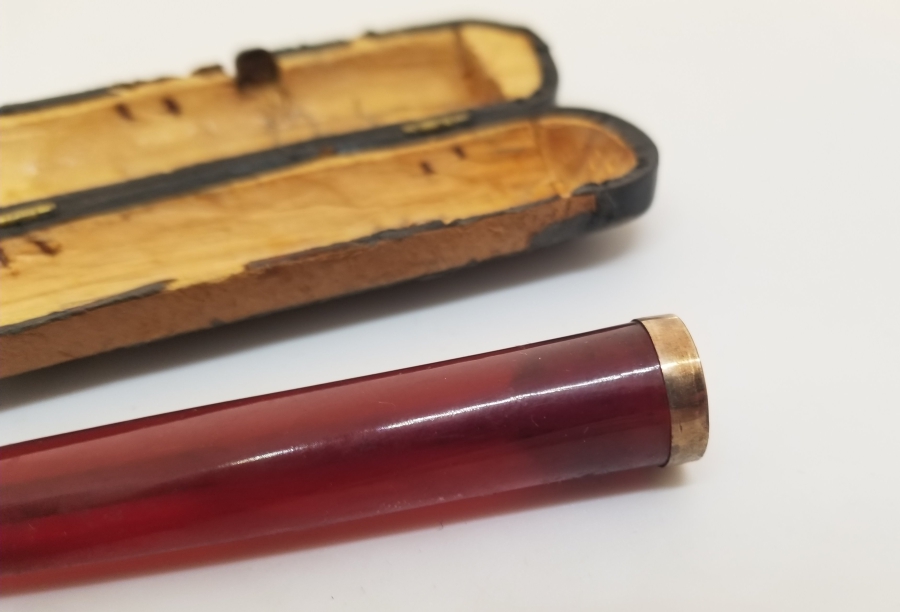 ORİJİNAL KUTUSUNDA İÇİ HARELİ OSMANLI DÖNEMİ SIKMA KEHRİBAR SİGARA AĞIZLIĞI