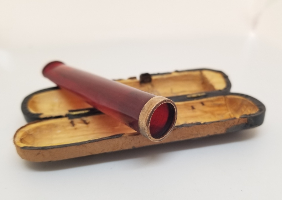 ORİJİNAL KUTUSUNDA İÇİ HARELİ OSMANLI DÖNEMİ SIKMA KEHRİBAR SİGARA AĞIZLIĞI