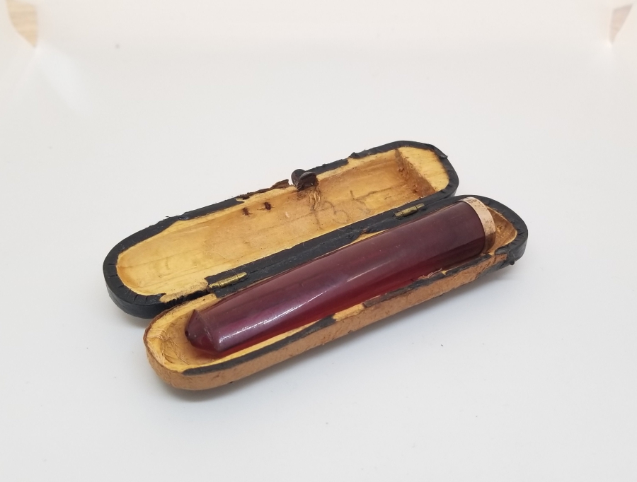 ORİJİNAL KUTUSUNDA İÇİ HARELİ OSMANLI DÖNEMİ SIKMA KEHRİBAR SİGARA AĞIZLIĞI