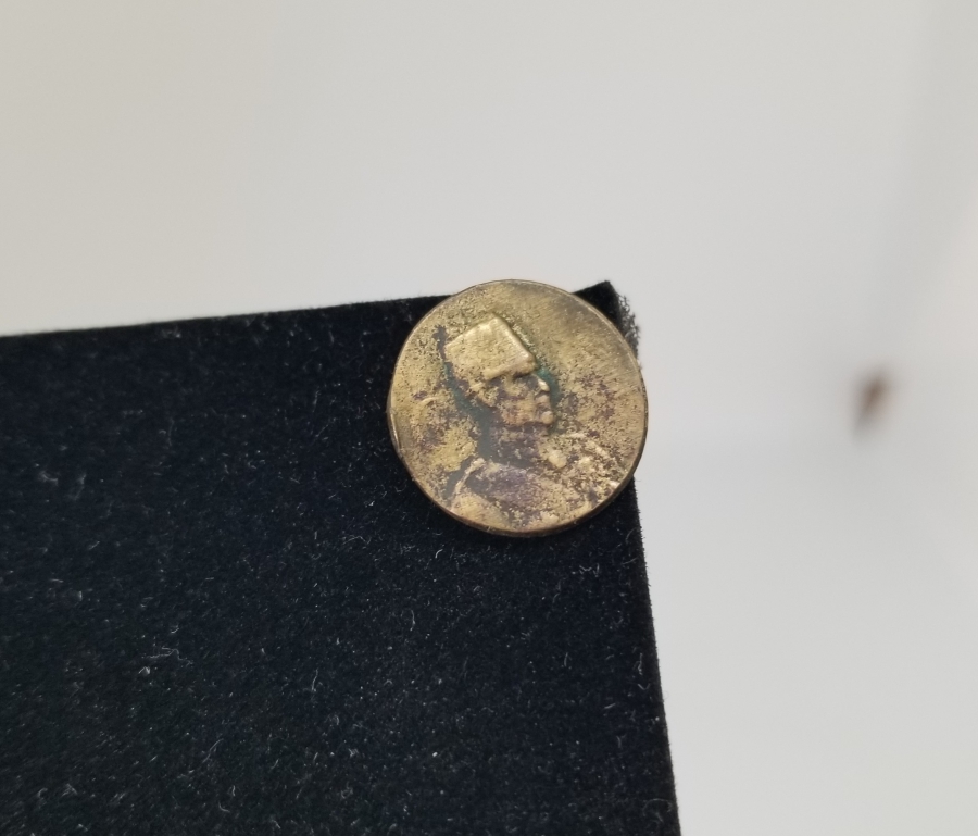 ÜZERİNDE OSMANLICA ROZET VE OSMANLICA YAZI BULUNAN ATATÜRK ROZET