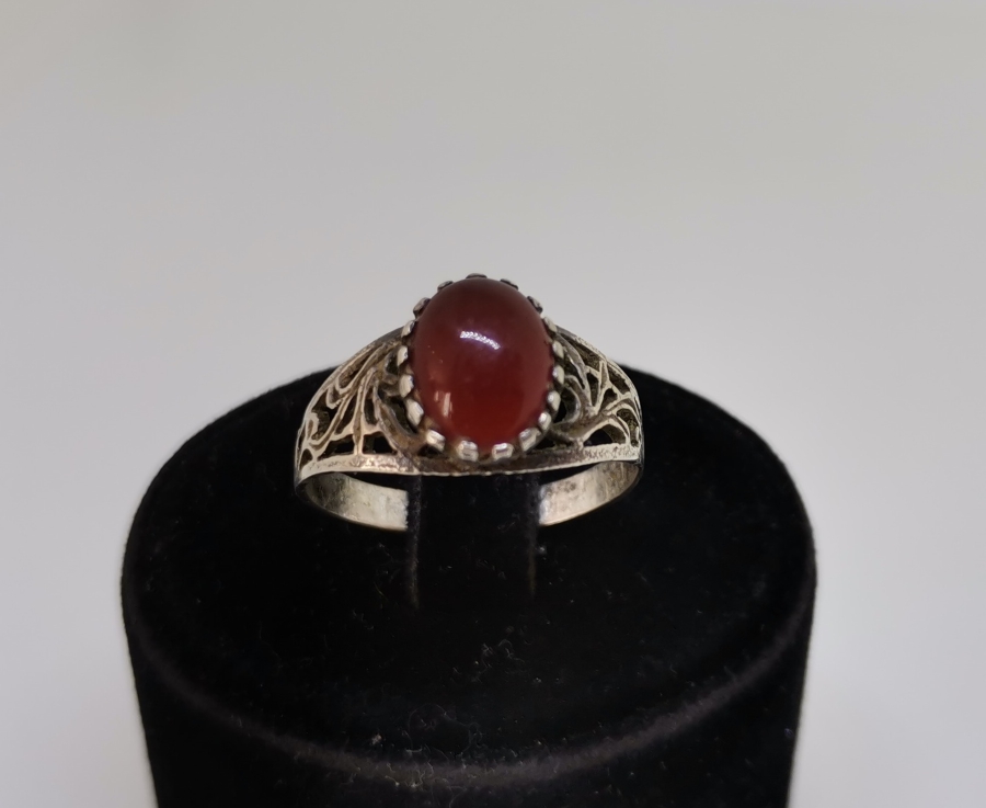 KABARTMA İŞÇİLİKLİ VE AKİK TAŞLI GÜMÜŞ YÜZÜK