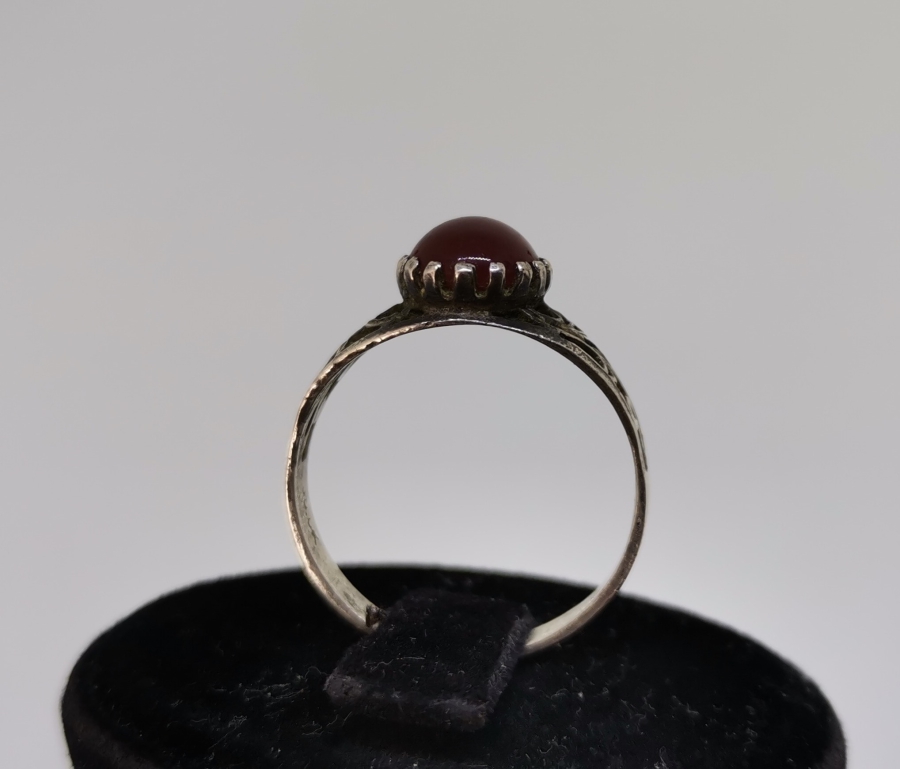 KABARTMA İŞÇİLİKLİ VE AKİK TAŞLI GÜMÜŞ YÜZÜK