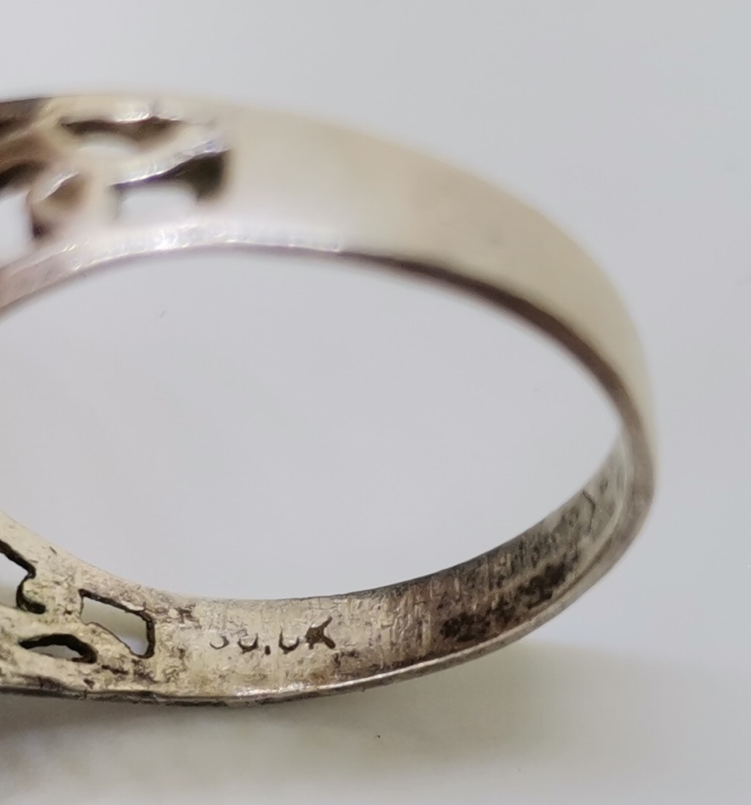 KABARTMA İŞÇİLİKLİ VE AKİK TAŞLI GÜMÜŞ YÜZÜK