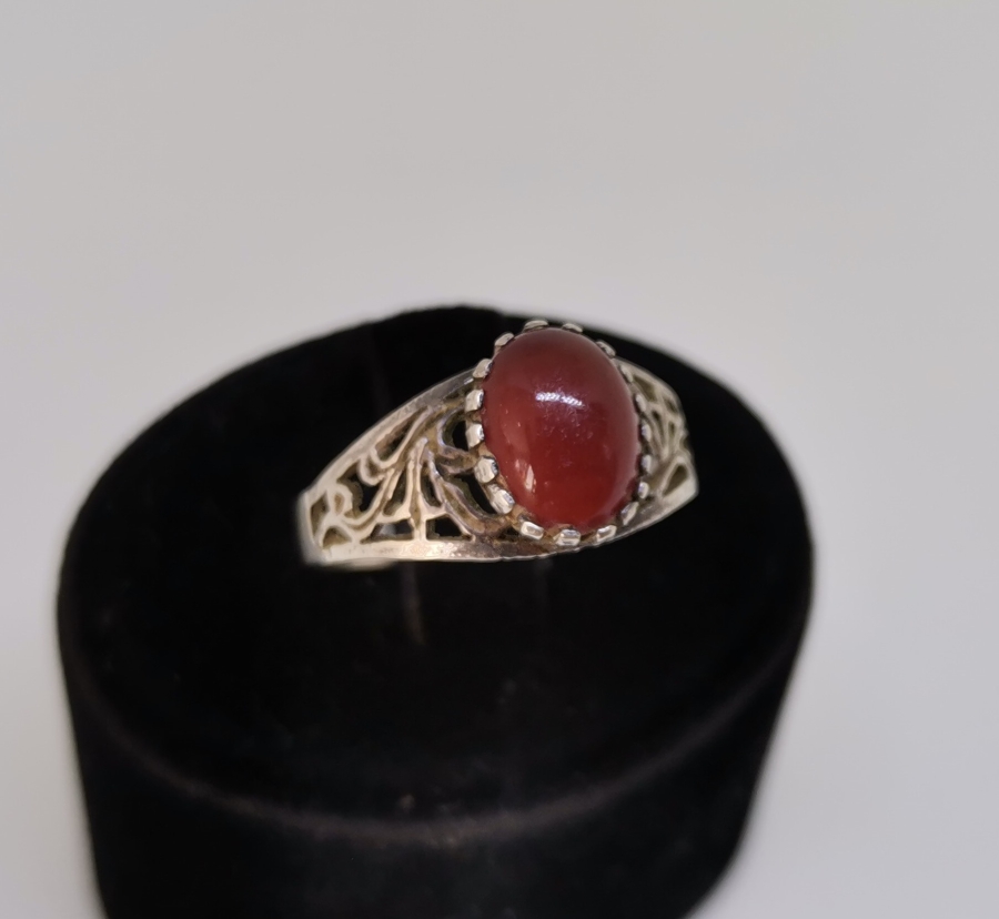 KABARTMA İŞÇİLİKLİ VE AKİK TAŞLI GÜMÜŞ YÜZÜK